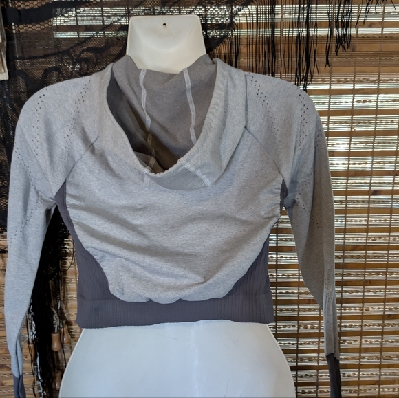 Gray Lightweight Pullover with Subtle Ribbing - Picture 6 of 17